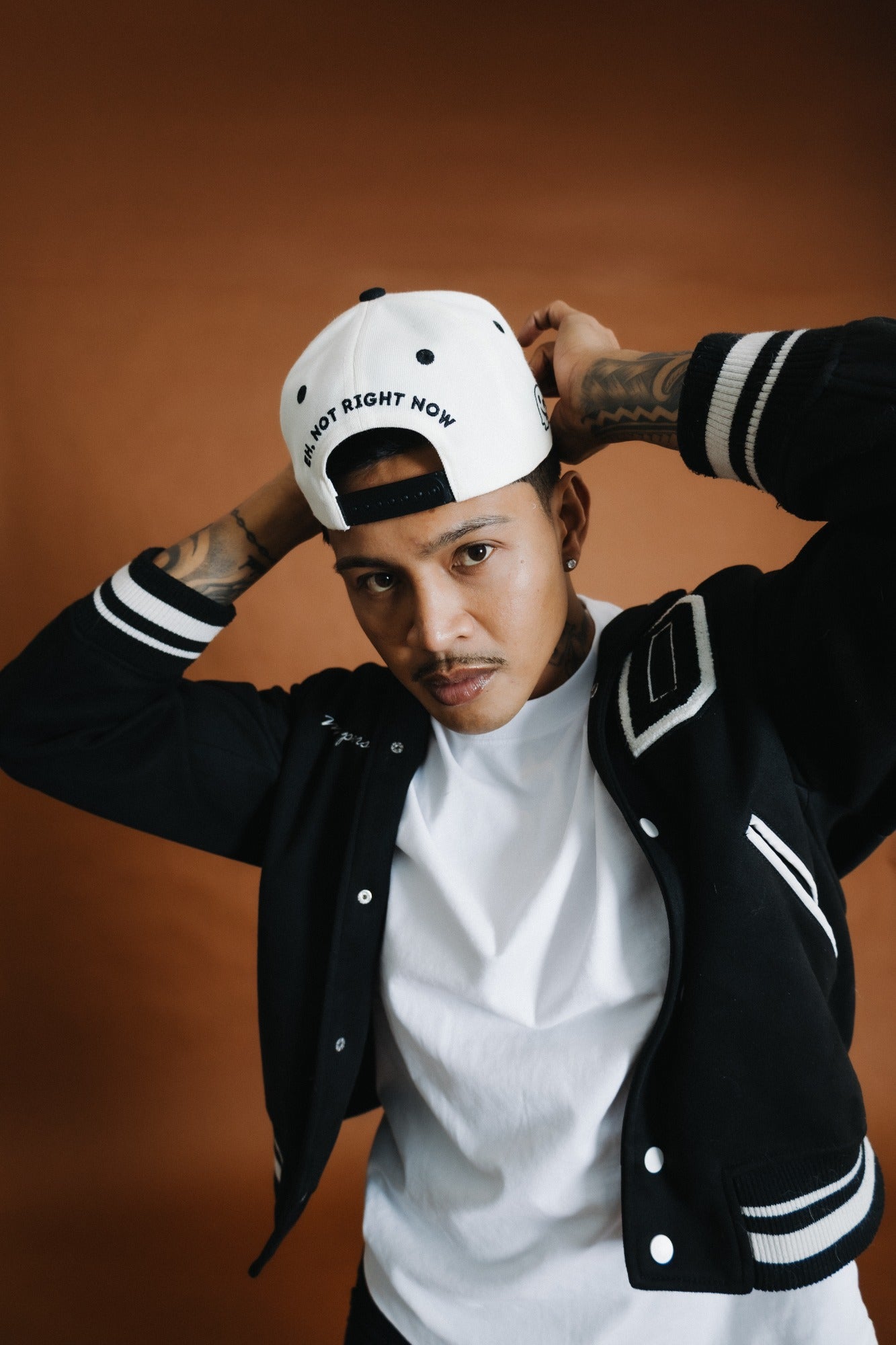 SMALL KINE OVERSTIMULATED - Cream/Black