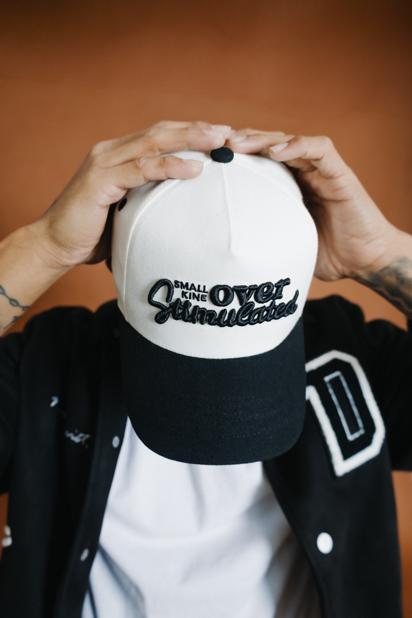 SMALL KINE OVERSTIMULATED - Cream/Black