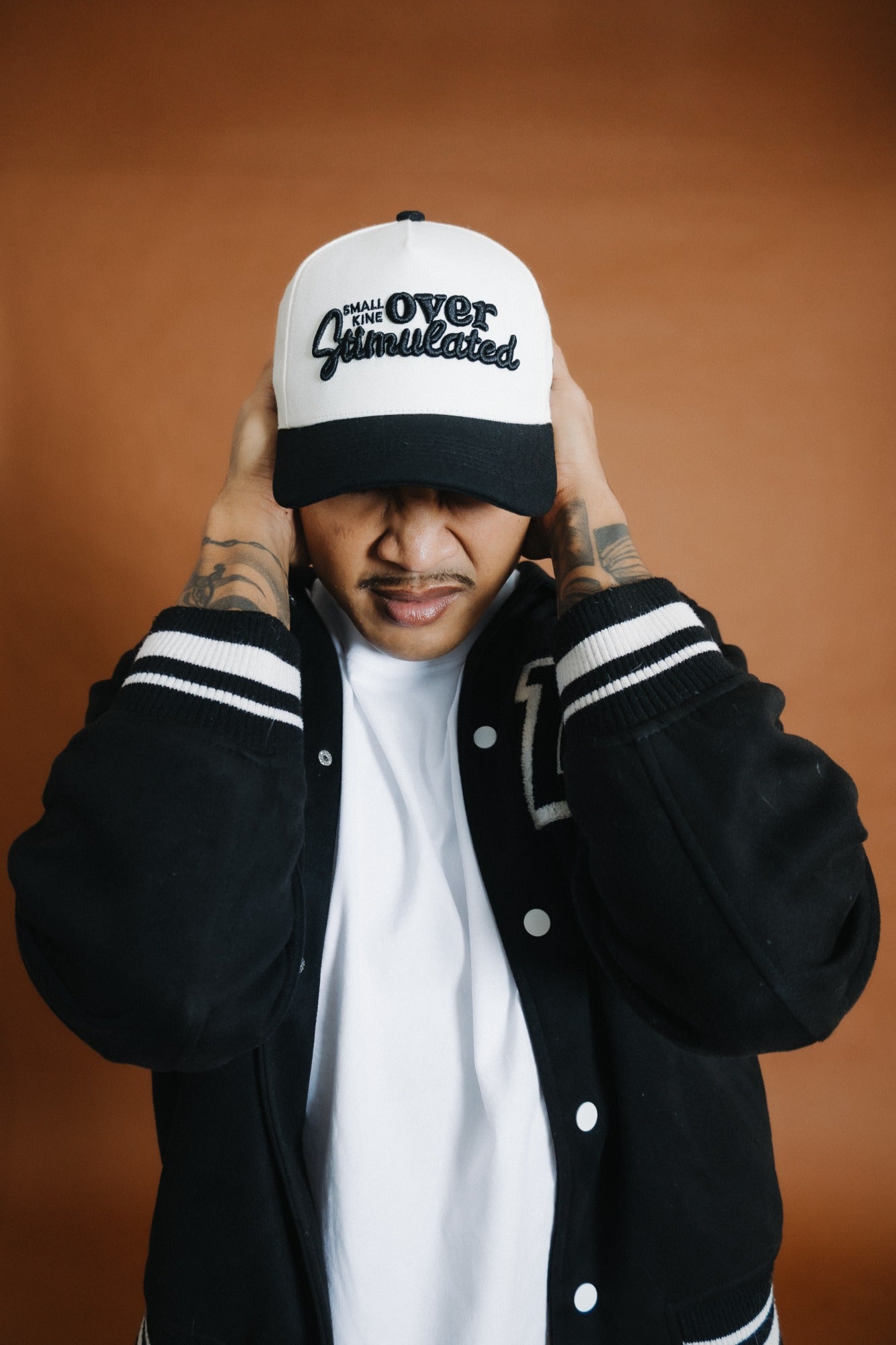 SMALL KINE OVERSTIMULATED - Cream/Black