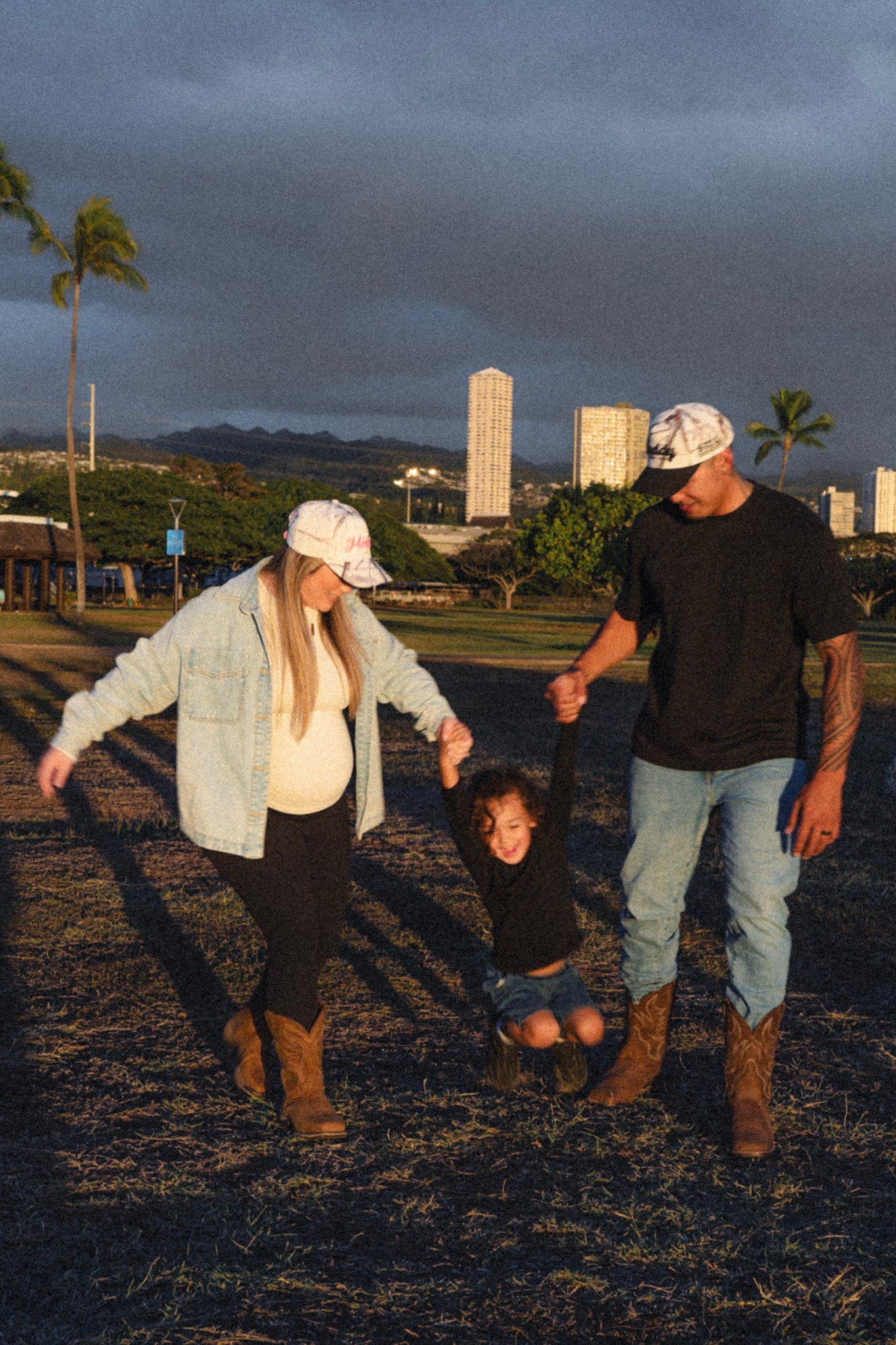 OVERSTIMULATED MAMA - Snow Camo/Cream